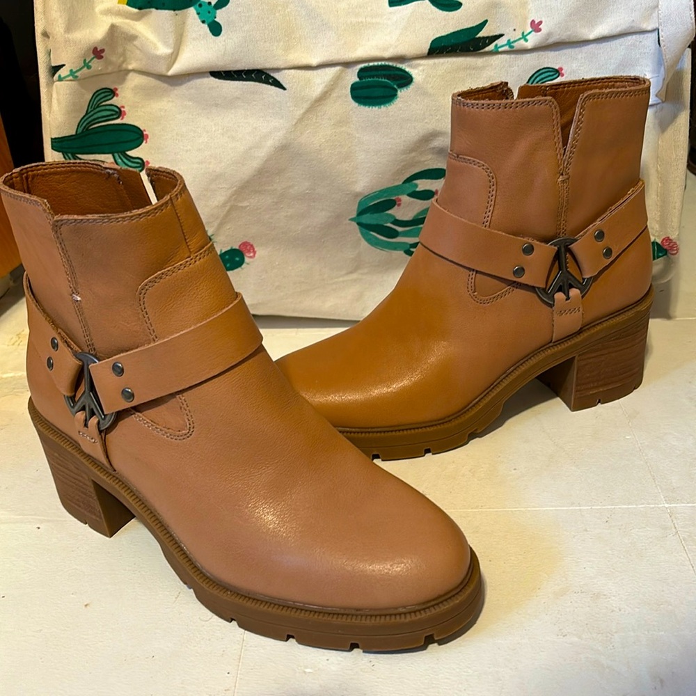 Luck Brand Saxton boot